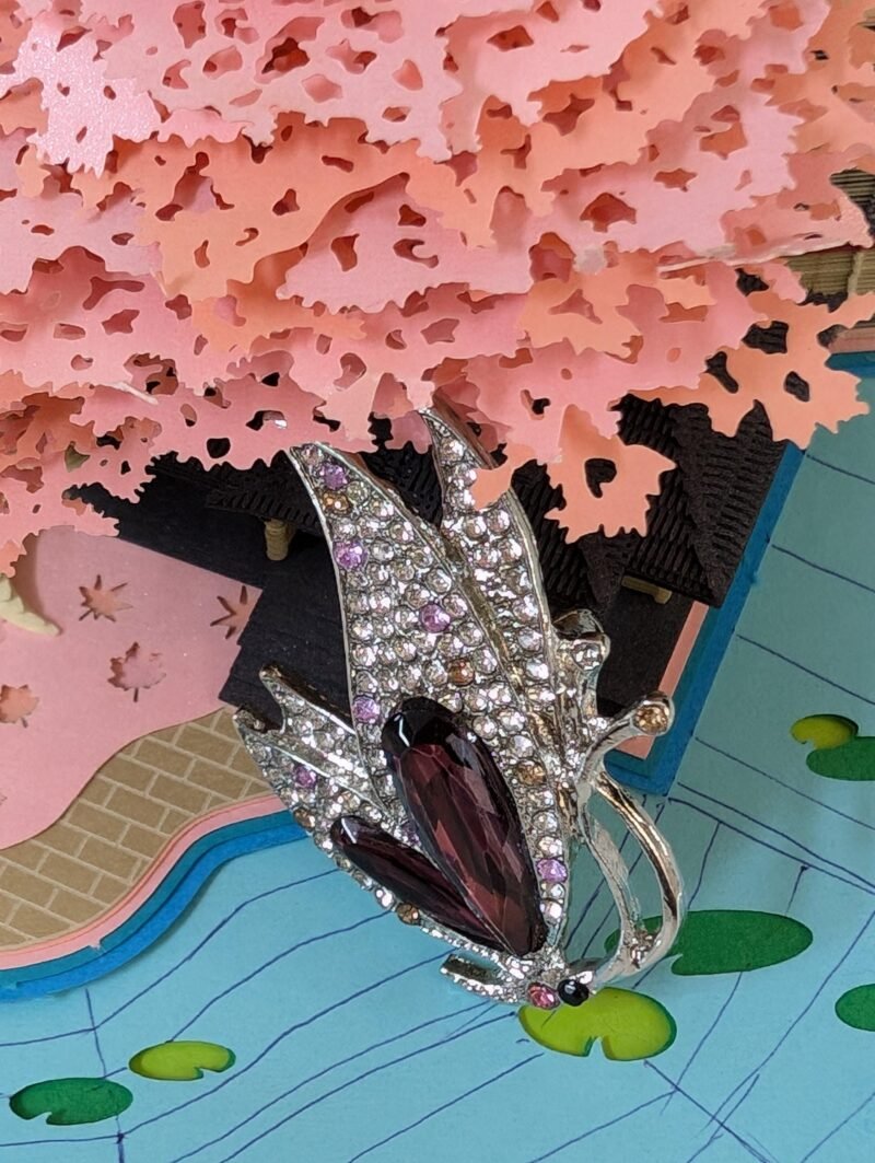 Brooch 01 Vintage Crystal Butterfly Brooch for Women Elegant and Timeless - Image 4
